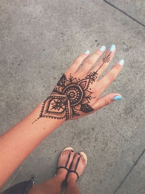 30 Hand Tattoos For Girls