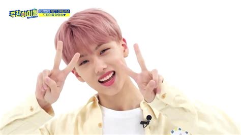 Had a game where the foreign members of each unit had to play out a korean character and the. NCT DREAM Jisung fazendo aegyo 'yum yum' song Weekly Idol ...
