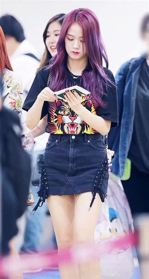 I have a weird obsession with korean airport fashion. Blackpink Jisoo Airport Fashion - Official Korean Fashion