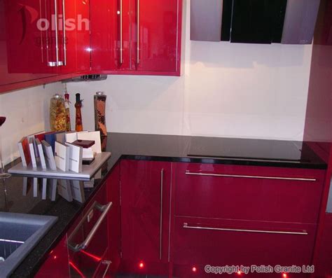 You are about to sell your home and want to restore a youthful glow to your counter tops? Modern kitchen design with quartz worktops http://www.polishgranite.co.uk/ | Modern kitchen ...