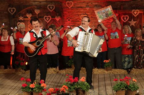 Heute nachmittag oft sonnig und höchstwerte zwischen 23 und 29 grad, am wärmsten im süden. HEUTE ABEND IM FOLX STADL - DIE SCHLOSSKOGLER & IHRE FANS ...