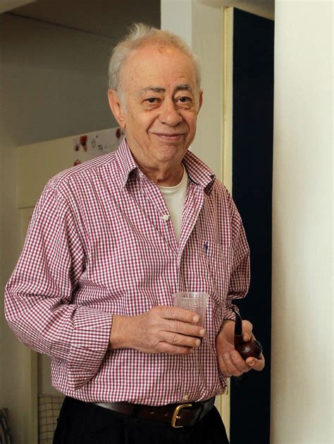 Υπήρξε επί σειρά ετών συνεργάτης της εφημερίδας le monde, όπου δούλεψε ως. Βασίλης Αλεξάκης: «Ο πιο Γάλλος από τους έλληνες ...