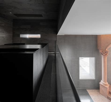 The electricity of the pinks allows you to work in darker shades of purple and black into your room without removing… Pink elements and dark colors create sharp contrast in the ...