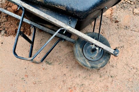 How To Replace A Wheelbarrow Flat Tire The Ugly Duckling House