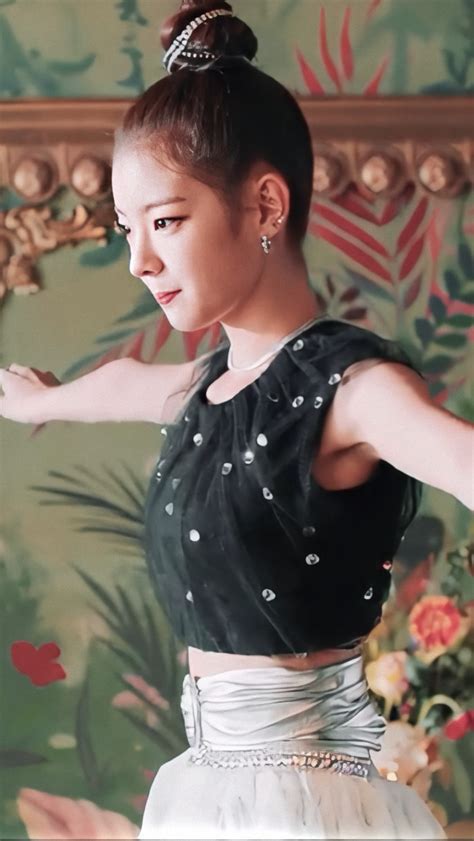 Скачать минус песни «wannabe» 128kbps. ITZY ''WANNABE'' MV Wallpaper #itzywallpaper #lia di 2020 ...