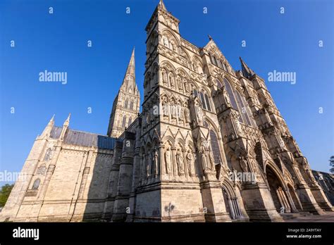 Salisbury Cathedral Salisbury Wiltshire England Uk Stock Photo Alamy