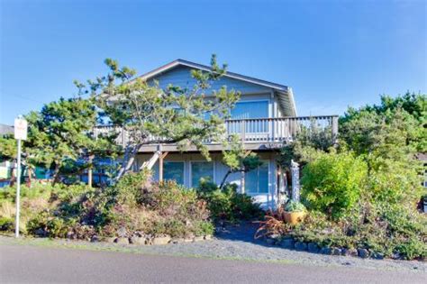 We offer oceanfront and ocean view homes, condos and guest suites. Astoria, Oregon Vacation Rentals by Vacasa