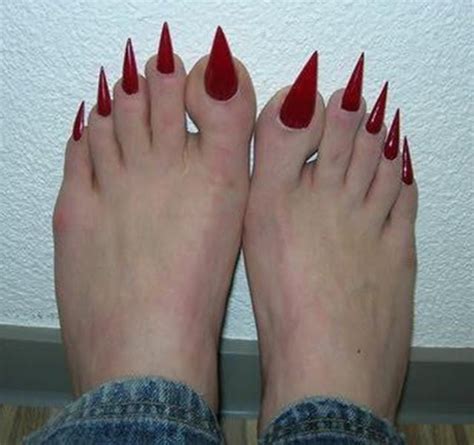 Lee redmond es la mujer de las uñas más largas del mundo, según el libro guinnes de los récords. Pin en 18 cosas demasiado NACAS que la mayoría de mujeres ...