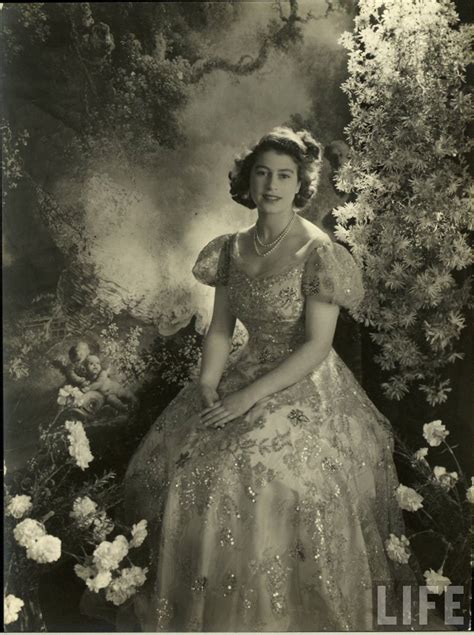 30 Rare And Stunning Vintage Photos Of A Young Queen Elizabeth Ii In
