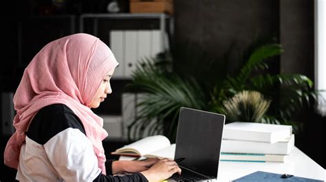 Una Empresa Puede Prohibir El Velo Islámico En El Trabajo Según Un Abogado Del Tribunal De