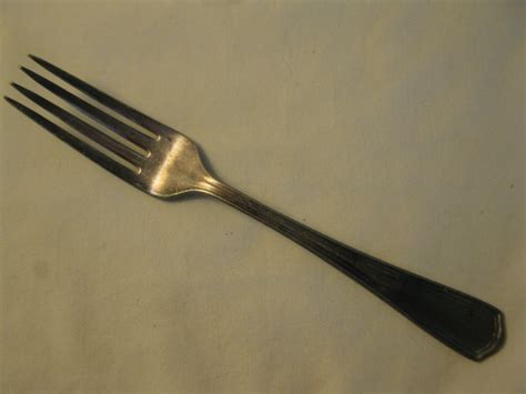 Oneida Hotel Plate 1913 Exeter Pattern Silver Plated 7 Table Fork