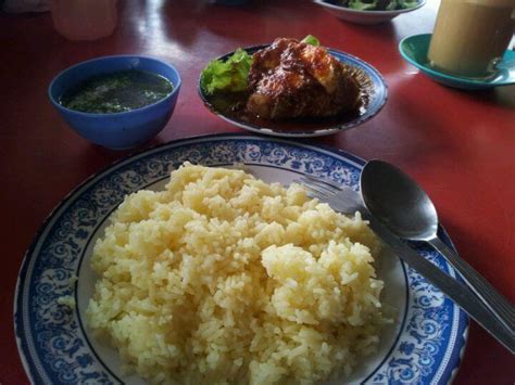 Itulah sebabnya ia antara menu makanan yang disunatkan dalam agama islam untuk diambil ketika berbuka puasa dan juga ketika sahur. Tempat Makan Sedap Di Malaysia: 2 Kedai Makan Nasi Ayam ...