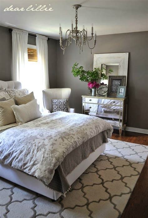 Designing a small bedroom is not just about creating interiors that save up on space. 10 Tips For A Great Small Guest Room | Decoholic