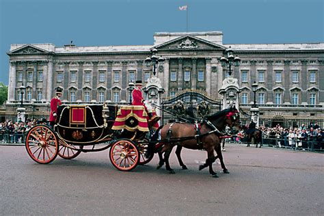 Maybe you would like to learn more about one of these? Buckingham Palace Wallpaper - WallpaperSafari