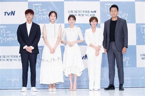 그 주인공은 가수 겸 배우 서인국(30)과 가수 박보람(23)이다. "아직 치료中"… 서인국, 군대 의가사제대 4月 만 드라마 첫 촬영 ...