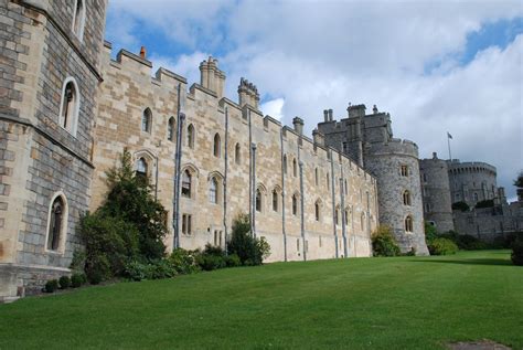 Un castillo bastante grande,es el castillo más antiguo y más grande del mundo. Castillo de Windsor