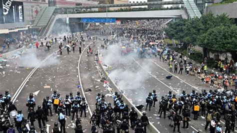 Hong Kong Protest Police Fire Tear Gas As Extradition Clash Escalates