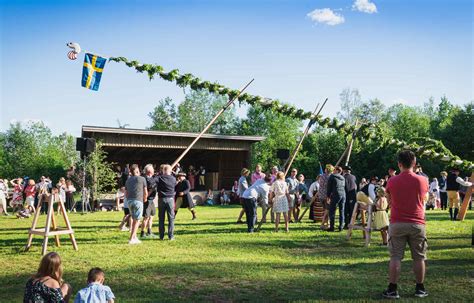 Sverige är fullt av nordisk charm, från kullerstensgator till sagolika skogar. Svensk midtsommer: Tradisjonen og hvordan vi kan delta ...