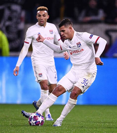The uefa europa league (abbreviated as uel) is an annual football club competition organised by the union of european football associations (uefa) for eligible european football clubs. Liga Europa Jogos : Giro pelos jogos de ida dos 16 avos da ...