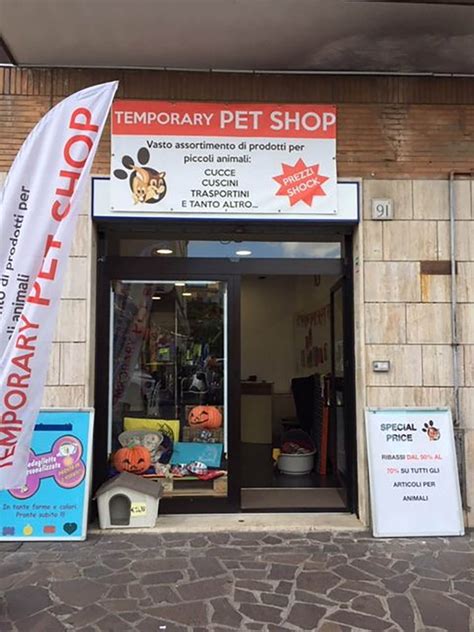Si va dagli alimenti industriali, sotto forma di croccantini o cibo umido, a quelli casalinghi. Negozio di vendita alimenti ed accessori per cani e gatti ...