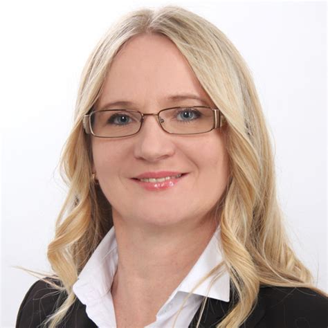 Pro náročné, cílevědomé a odpovědné lidi. Elena Paranidis - Internal Audit, Credit Risk & Capital ...