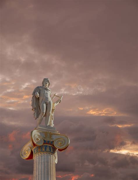 Estatua De Apolo En Un Capital De Columna Foto De Archivo Imagen De Historia Cielo 14860814