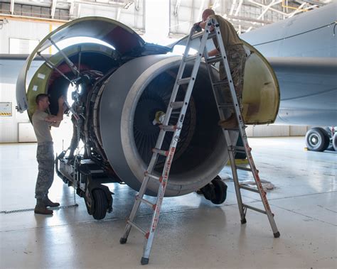 Dvids Images 914th Maintenance Members Replace Kc 135r Engine