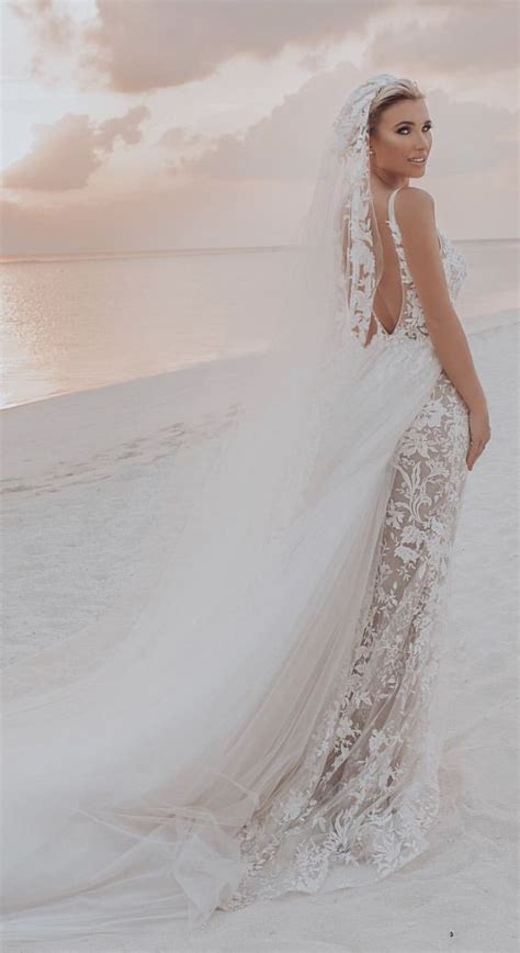 Billie faiers has revealed her stunning wedding dress.the former towie star wed husband greg shepherd on the island of of kuramathi earlier greg gushed over billie's dress, telling ok magazine: Stunning #berta bride Billie Faires | Wedding dresses ...