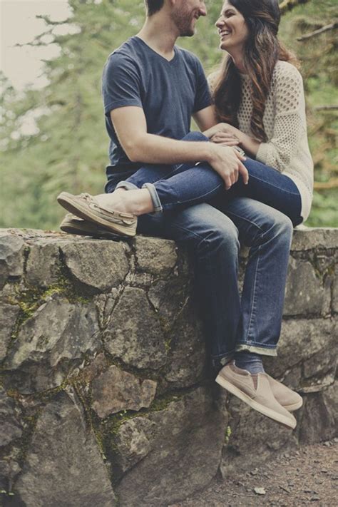 20 Amazing Pose Ideas For Engagement Photos