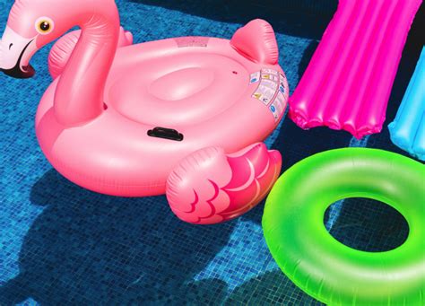 20 Amazing Giant Pool Floats For Adults From Amazon