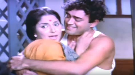 sanjeev kumar flirts with waheeda rehman man mandir bollywood scene 6 20 youtube