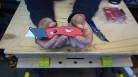 Milwaukee Fastback Utility Knife Blade Review Youtube