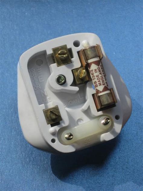 I want to know that in a 3 pin plug,what are the connections of the three pins. NTA - UK Plug Expert