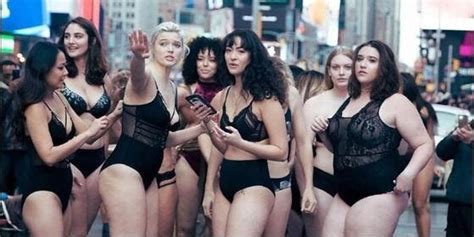 Modelos Curvy Colapsan Times Square En Contra De Las Flacas De