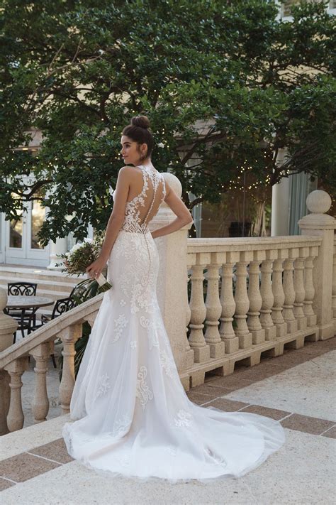Bestellen sie maßgeschneiderte brautkleider zu günstigen preisen. Fit and Flare-Brautkleid mit Spitze und Neckholder von ...