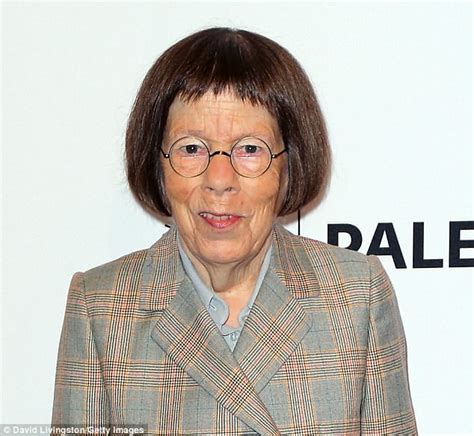 Linda hunt, american actress known for her resonant voice, small stature, and magnetic performances in a wide variety of roles. Linda Hunt hospitalized after crashing in Hollywood ...