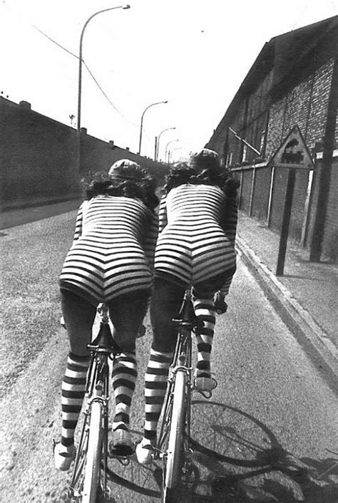 100 Stunning Vintage Photos That Capture Women From Behind Over The