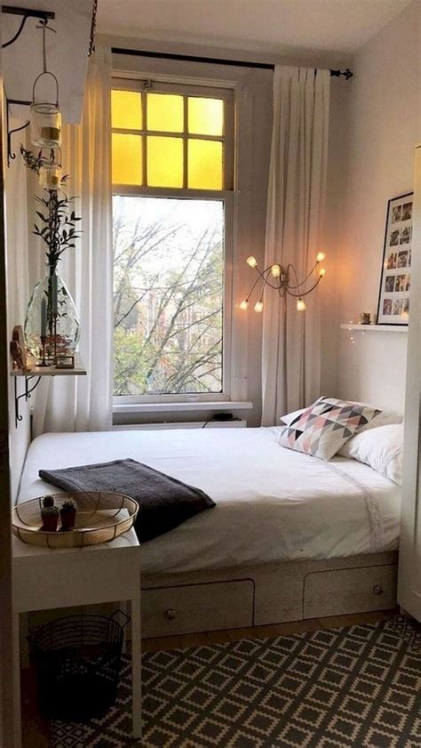 Little bedrooms don't have to feel that way. 7 Fabulous Narrow Bedroom Ideas For A Comfortable Design ...