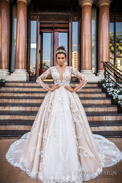 Throughout the week we've witnessed couture's exciting wedding gowns and bridal transformations, including layers upon layers of transportive tulle at giambattista valli and ruffle collars from valentino to fendi, these are the best bridal looks from paris's haute couture week spring/summer 2021. Crystal Design 2017 Wedding Dresses — Haute Couture Bridal ...