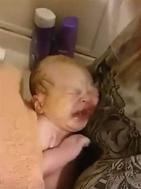 Woman Gives Birth On Facebook Live After Labour Was Mistaken For Flu Daily Record
