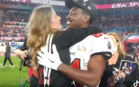 Fans Convinced Gisele B Ndchen Hooked Up With One Of The Biggest Rival