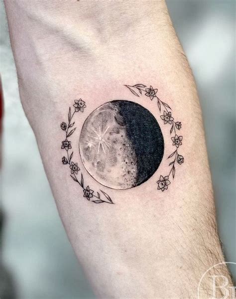 Realistic Waning Crescent Moon Tattoo Keenanmatton