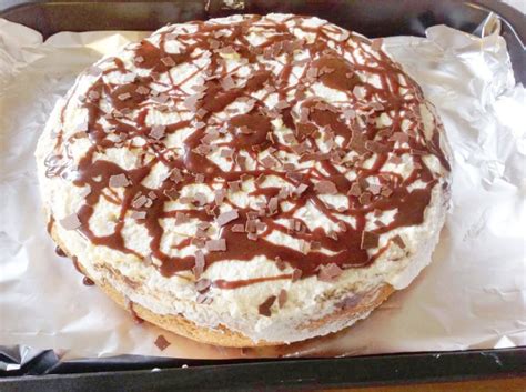 Kräftig verrühren, bis alles gleichmäßig in der masse verteilt ist. Milka-Torte mit Bananen - Rezept | Kochrezepte.at