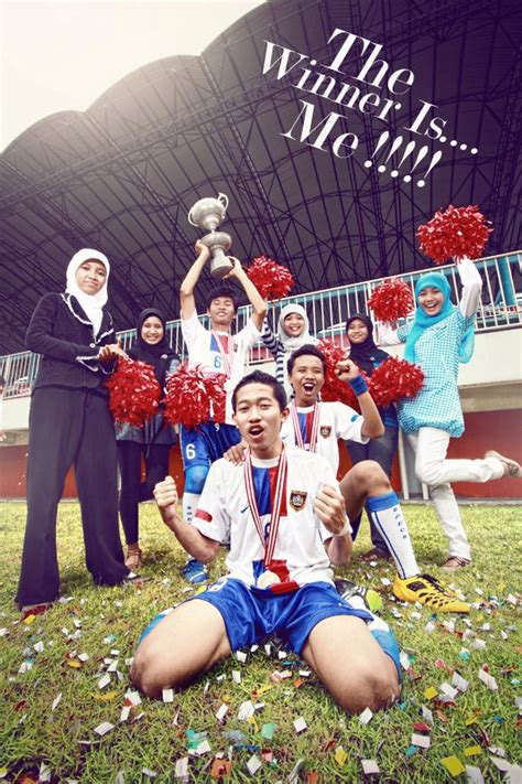 Biasanya buku tahunan dibuat oleh siswa sma. Buku Tahunan Sekolah: ANNUAL BOOK PHOTOGRAPHY