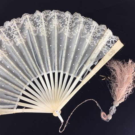 Vintage Folding Hand Held Fan Ivory Lace And Wood Wedding Etsy