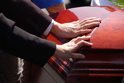 Funeral Etiquette Tips Everyone Should Know Readers Digest