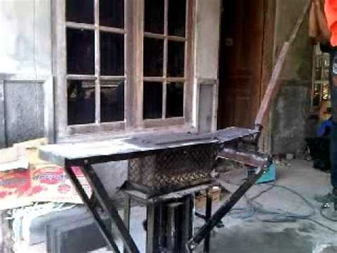 Perhituungan reba untuk pekerjaan cetak batako manual pada saat pekerja mengangkat cetakan batako seberat 25 kg. cetakan batako pres manual - YouTube