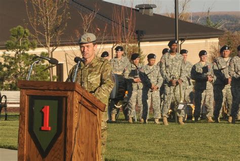 Strengthening The Ranks 1st Infantry Division Welcomes Two To Command