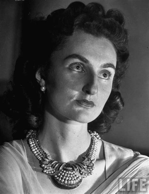 Bu sırada babasıyla ilişkisini normal sürdürebilen nilüfer jah, son yedi yılda onun izini kaybetti. Princess Durru Shehvar, Wife of Azam Jah eldest son of the ...