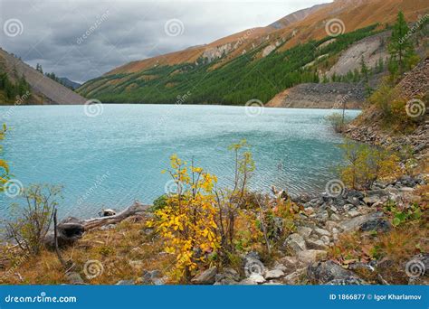 Turquoise Lake And Mountains Stock Image Image Of Range Discovery